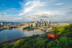 Pittsburgh-Skyline-with-the-Duquesne-Inlcine